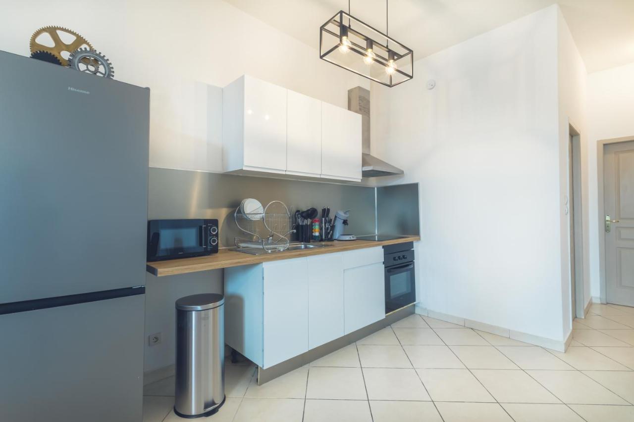 Appartement Tout Equipe Pour 6 Personnes A 15Min Des Plages Beziers Exterior photo