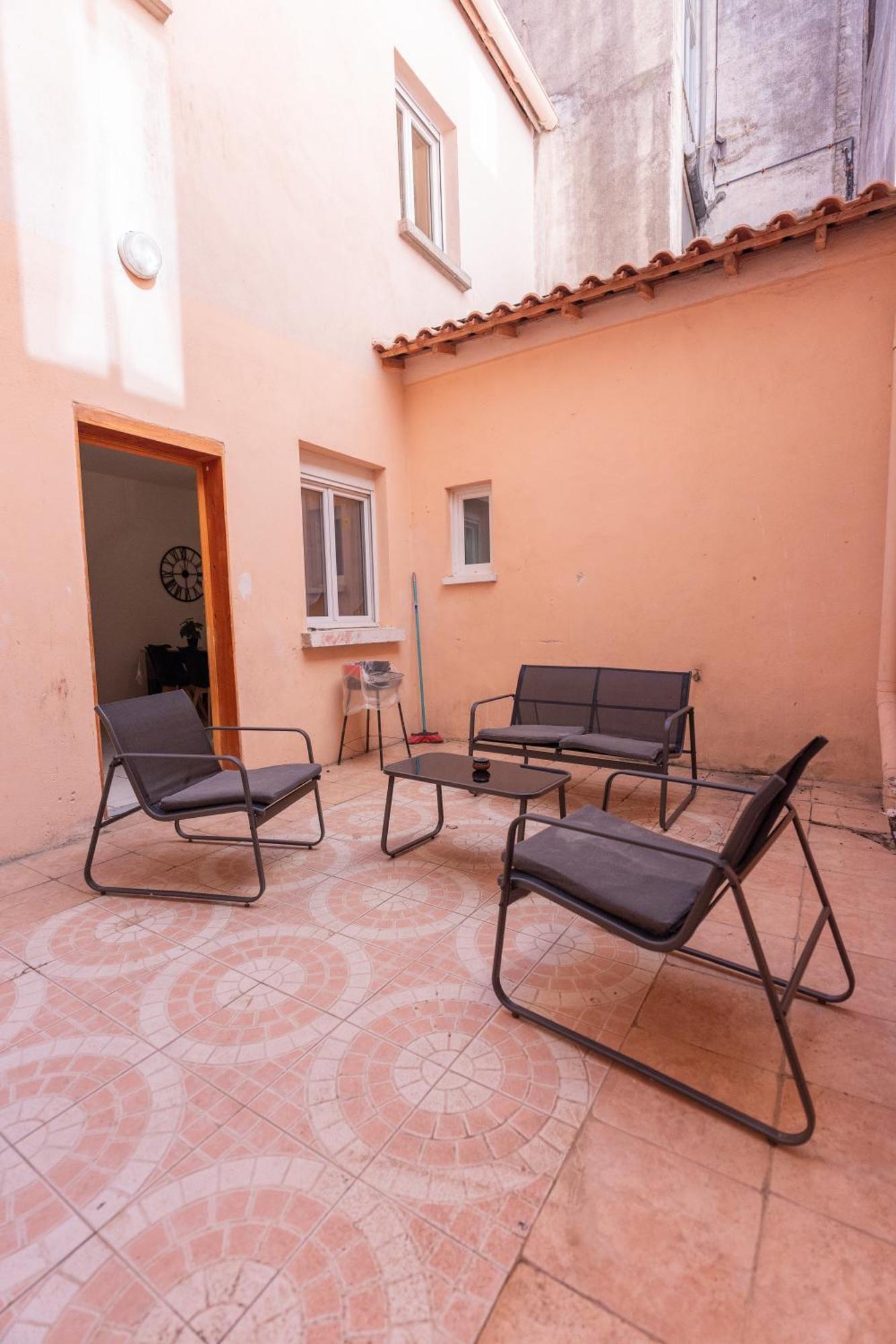 Appartement Tout Equipe Pour 6 Personnes A 15Min Des Plages Beziers Exterior photo