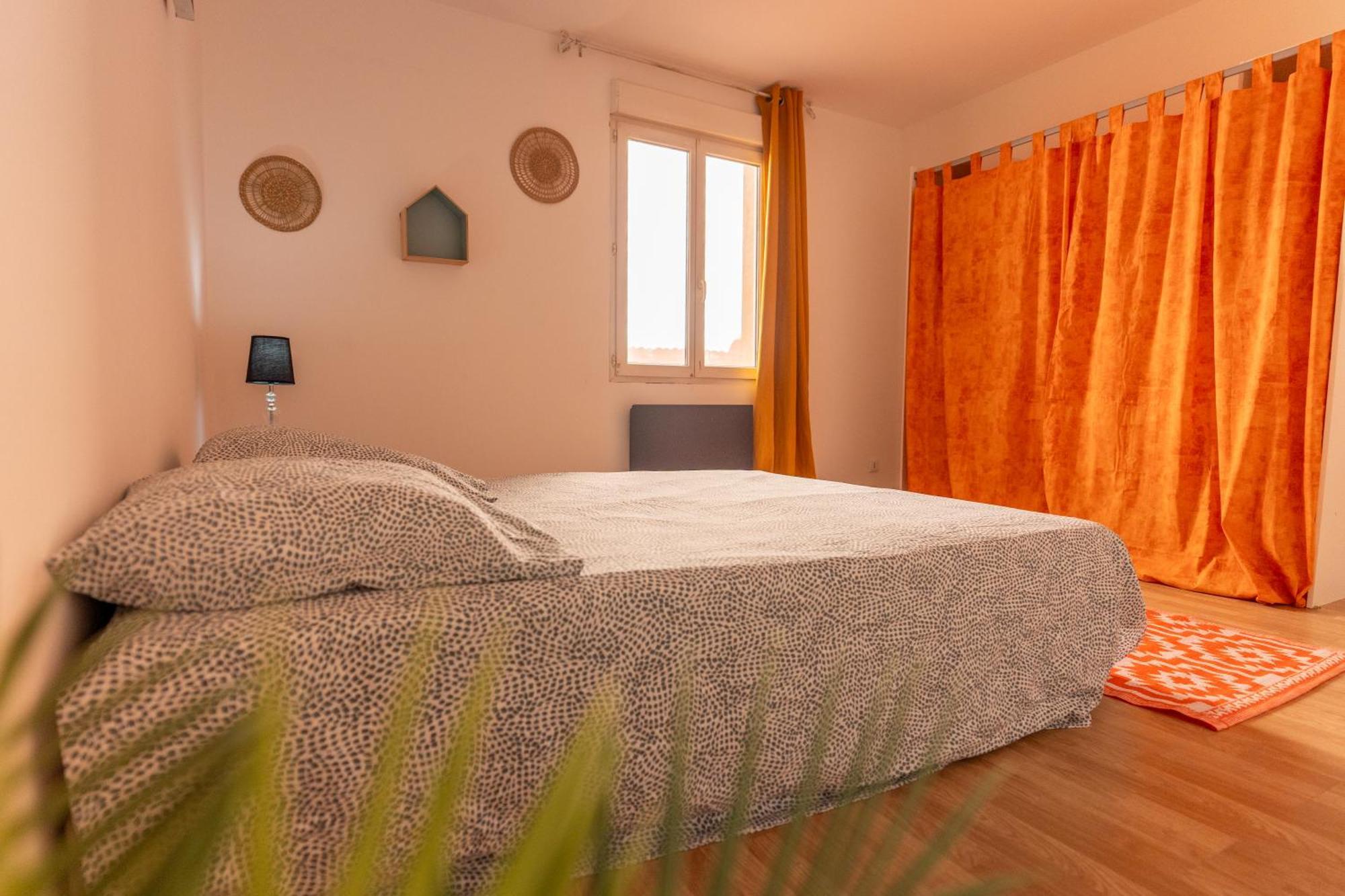 Appartement Tout Equipe Pour 6 Personnes A 15Min Des Plages Beziers Exterior photo