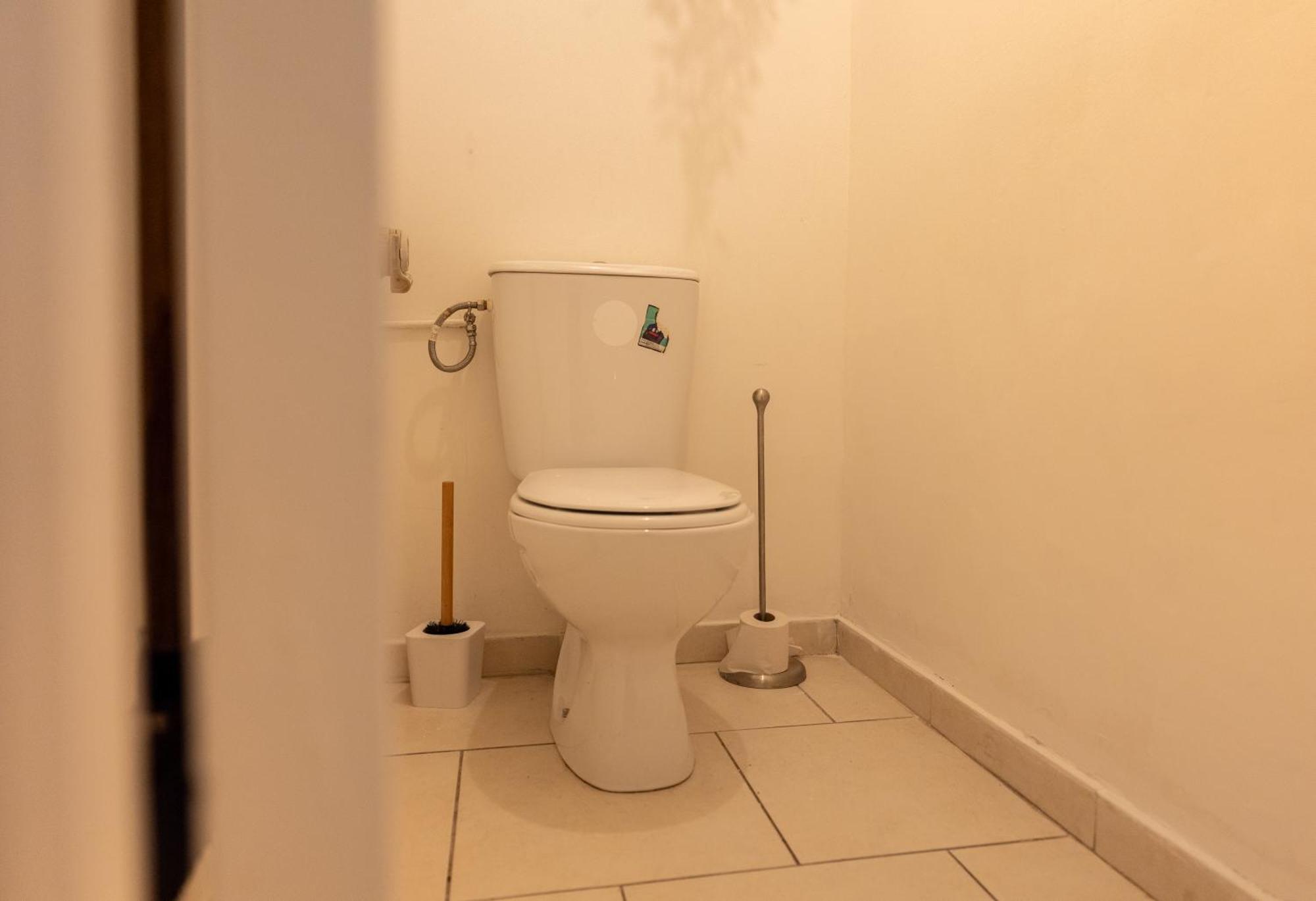 Appartement Tout Equipe Pour 6 Personnes A 15Min Des Plages Beziers Exterior photo