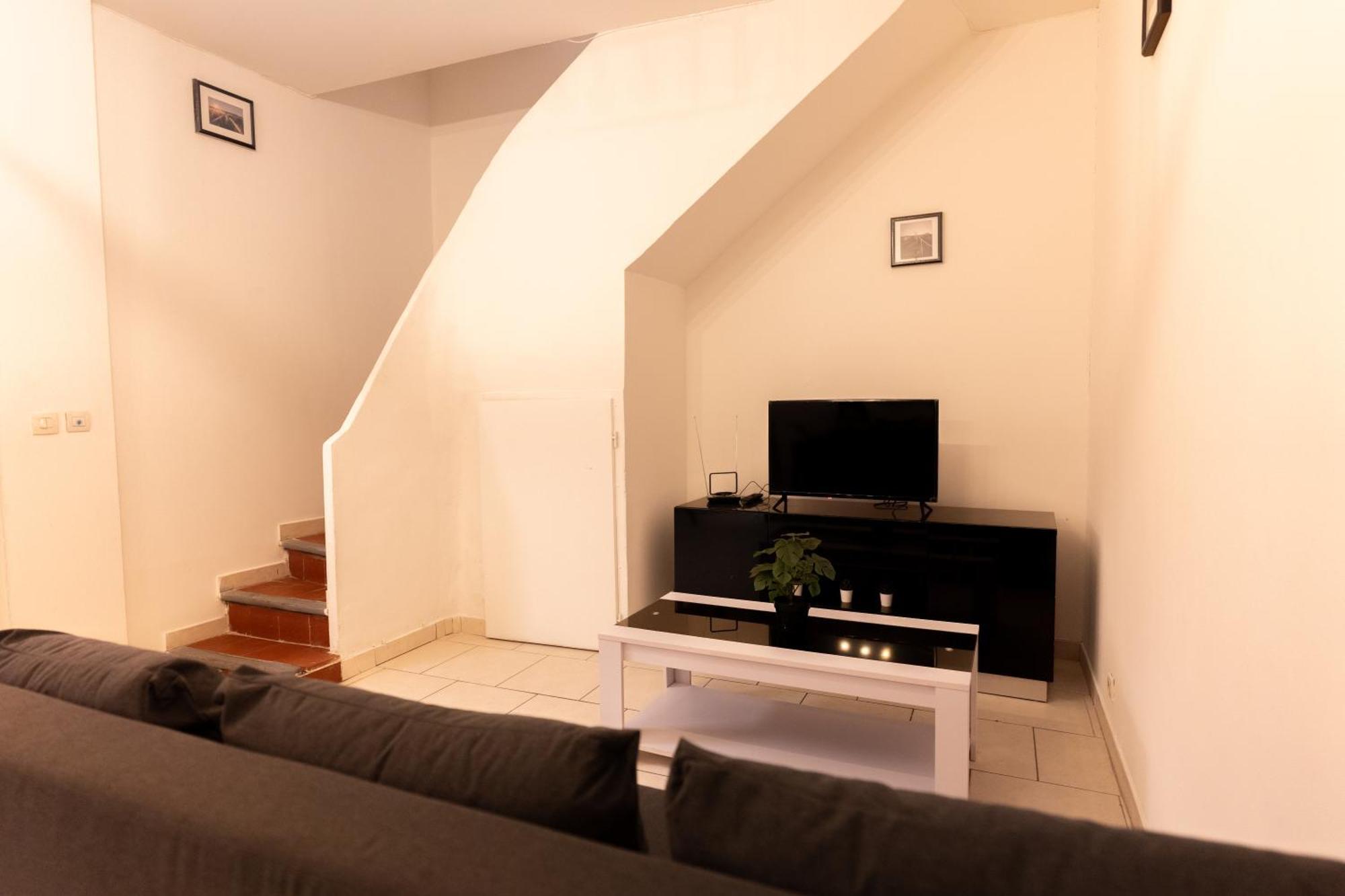 Appartement Tout Equipe Pour 6 Personnes A 15Min Des Plages Beziers Exterior photo