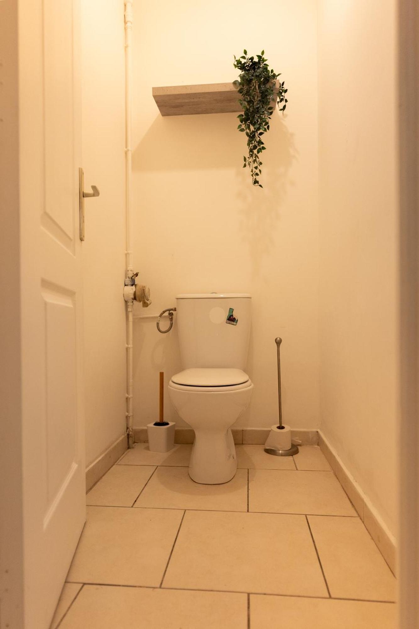 Appartement Tout Equipe Pour 6 Personnes A 15Min Des Plages Beziers Exterior photo