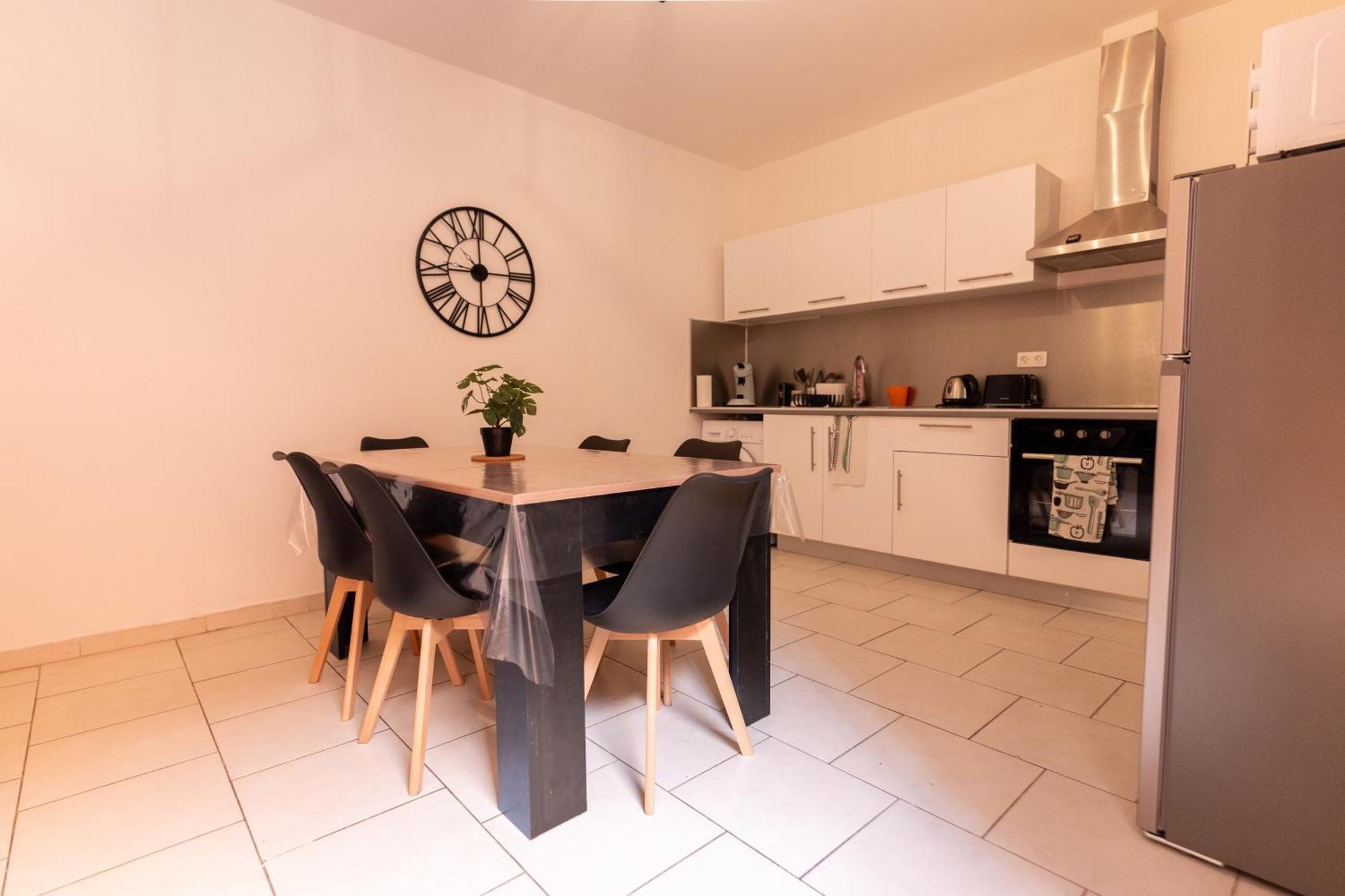 Appartement Tout Equipe Pour 6 Personnes A 15Min Des Plages Beziers Exterior photo