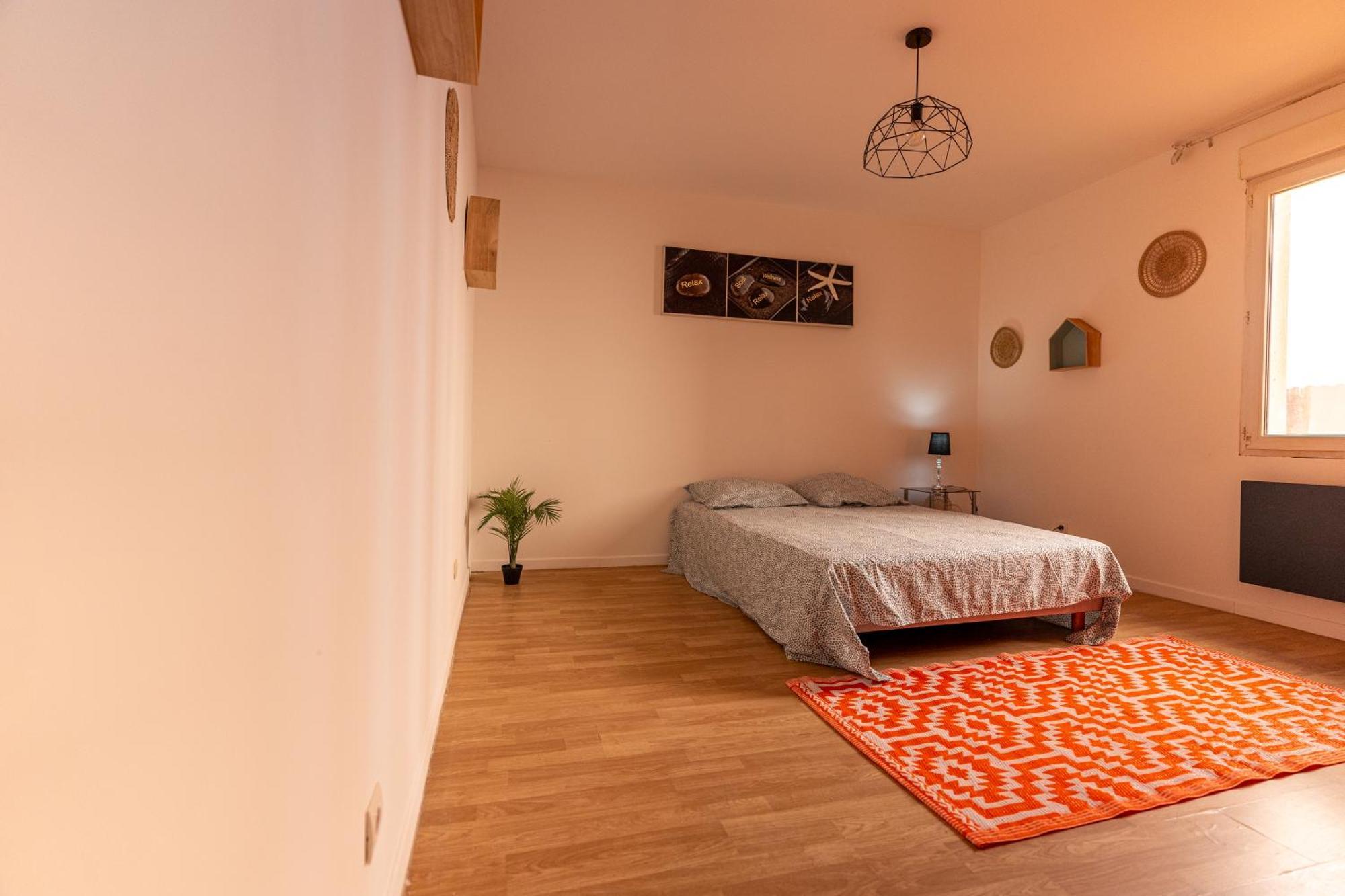 Appartement Tout Equipe Pour 6 Personnes A 15Min Des Plages Beziers Exterior photo